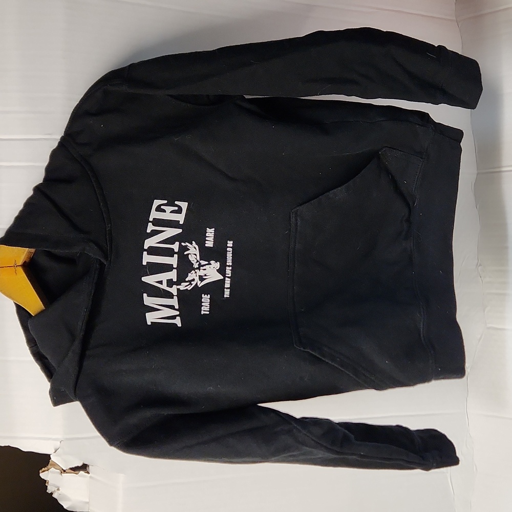Live and tell Maine The way life should be Boys sz M Sweatshirt w/hoodie